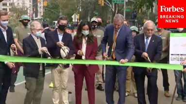 De Blasio Cuts Ribbon On 'Open Street' In Flatiron District