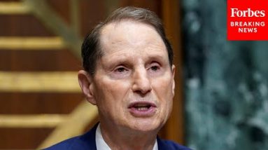 Ron Wyden Promotes His Bipartisan Mental Health Bill At Campus Visit In Oregon