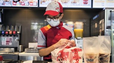 Philippine Economic Growth Beats Estimates Despite Curbs